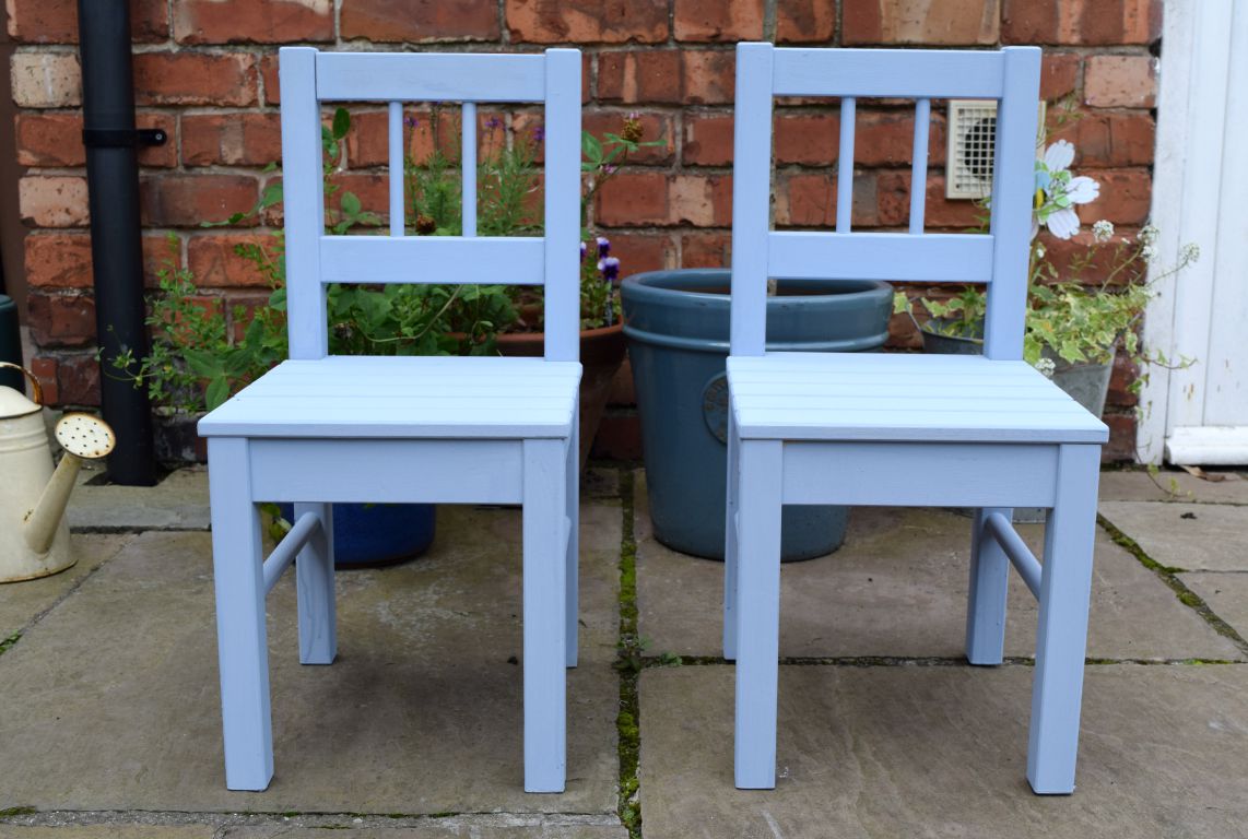 My Ikea hack of painting a kids' table and chairs with Annie Sloan Chalk Paint in Louis Blue