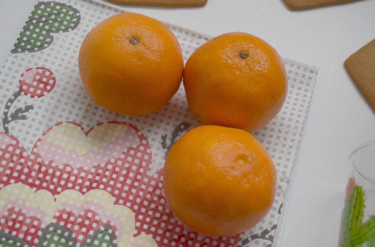 Tangerines and a lovely napkin from Ikea - http://rainbeaubelle.com