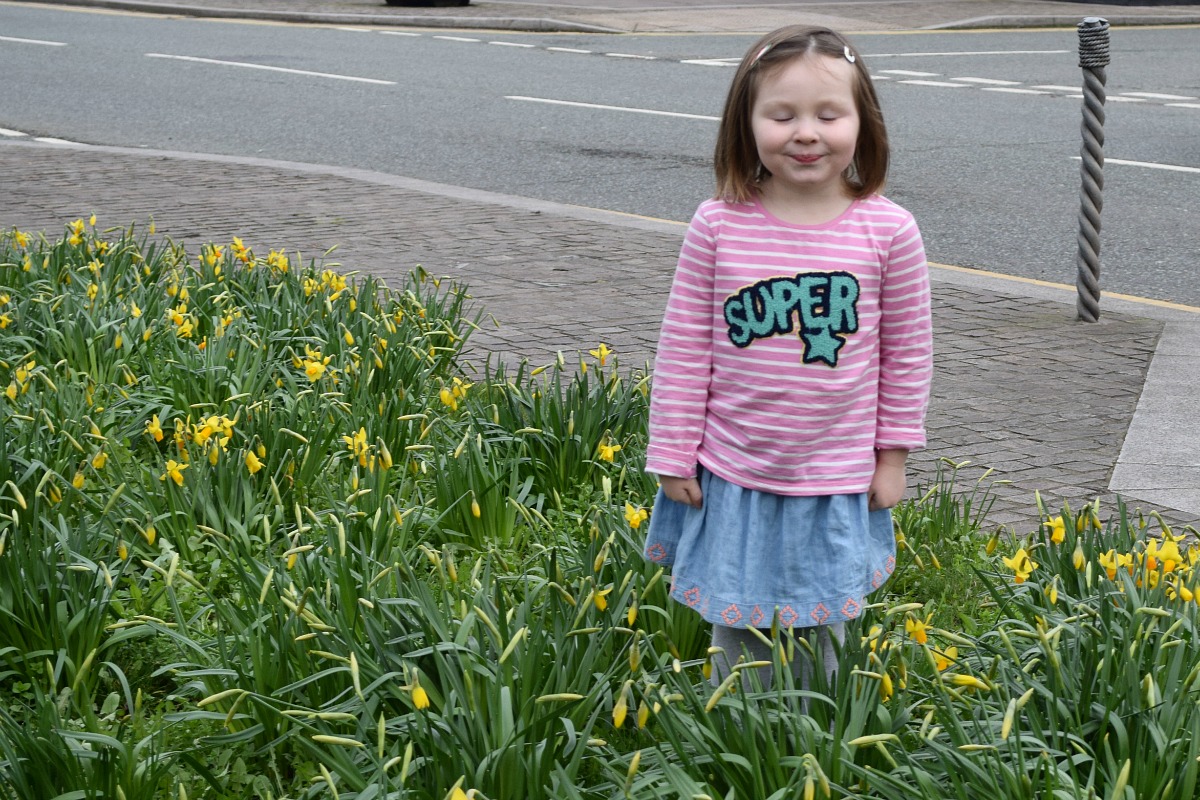 Flo in the daffodils